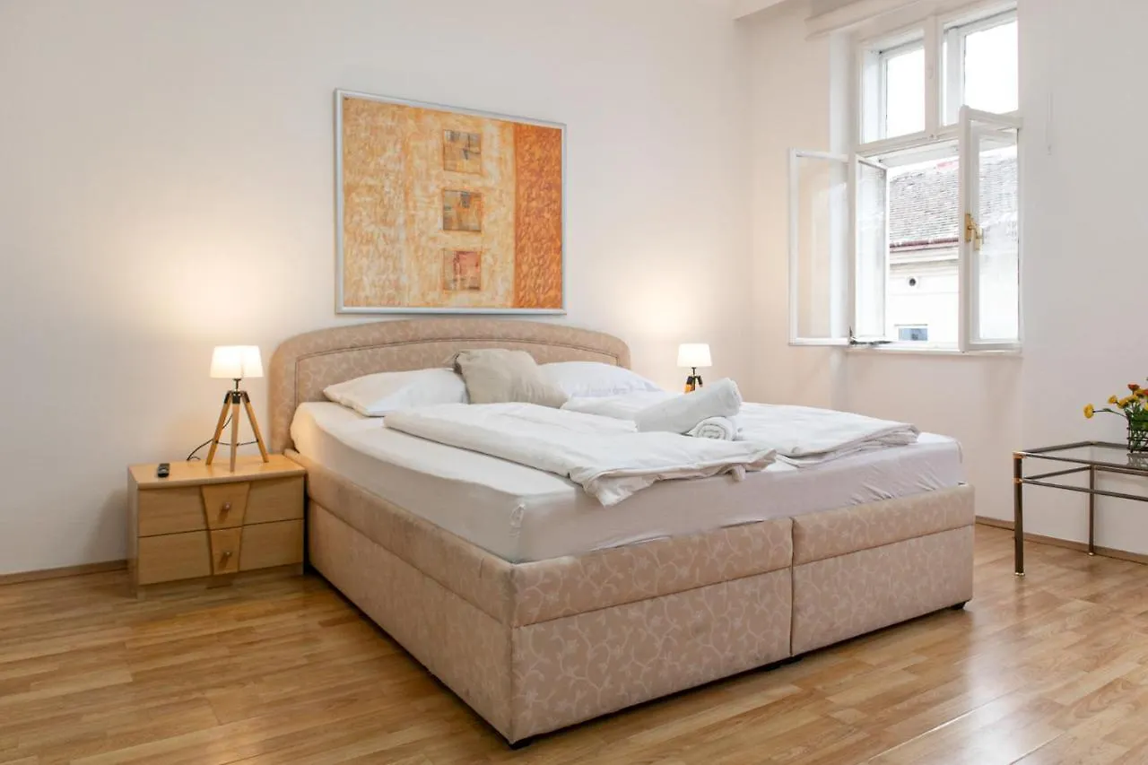 Budget City Stay - Near Wiener Stadthalle Ideal For Longstays